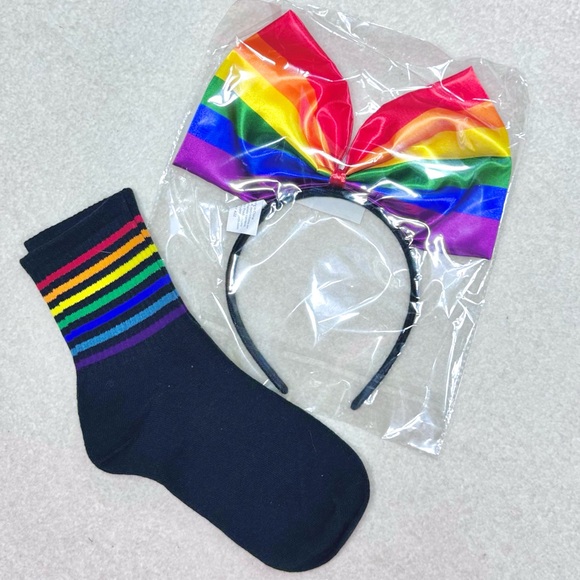 🩷5 for $25 sale NWT* PRIDE CELEBRATION GOODIES!🌈 - Picture 2 of 2